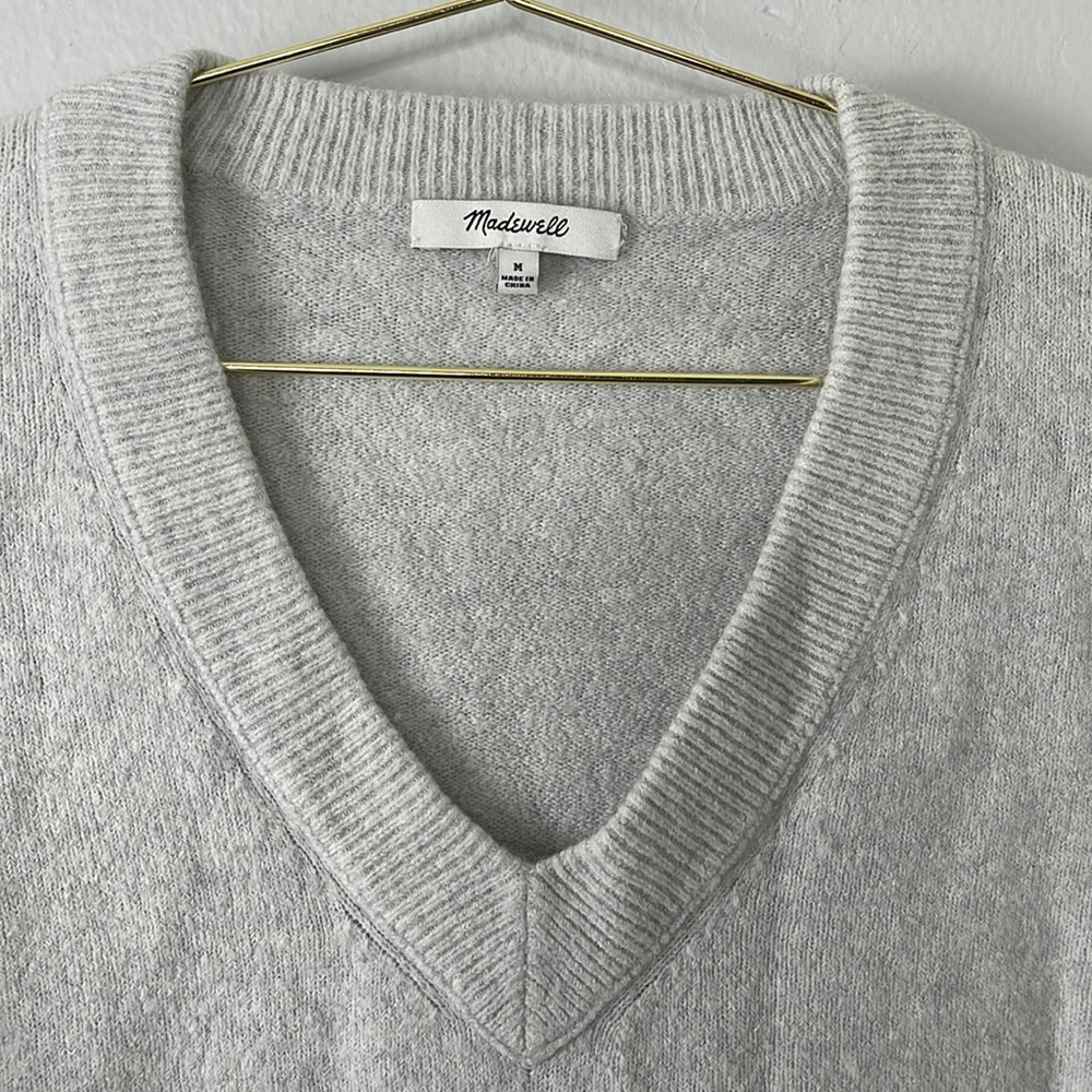 Madewell Bartlett V-Neck Pullover Sweater in Coziest Yarn - Picture 2 of 8